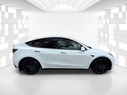 Used 2024 Tesla Model Y Performance AWD/4WD image 8