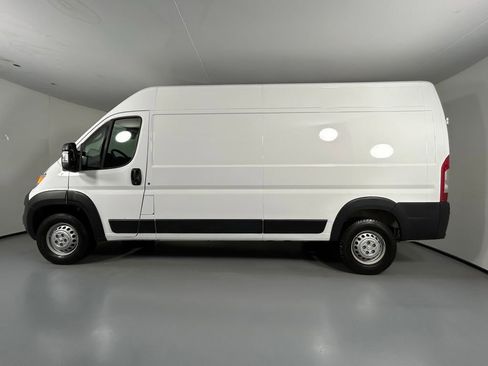 Used 2025 RAM ProMaster 2500 w/ Convenience Group FWD image 4