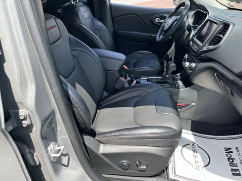 Used 2022 Jeep Cherokee Trailhawk w/ Sound & Nav Group AWD/4WD image 3