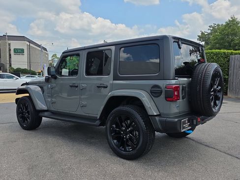 Used 2023 Jeep Wrangler Unlimited Sahara w/ Cold Weather Group AWD/4WD image 3