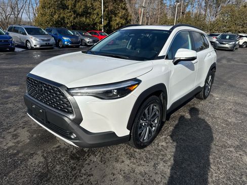 Used 2023 Toyota Corolla Cross XLE image 7