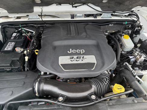 Used 2012 Jeep Wrangler Unlimited Sahara w/ Dual Top Group AWD/4WD image 13
