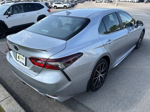 Used 2024 Toyota Camry SE FWD image 6
