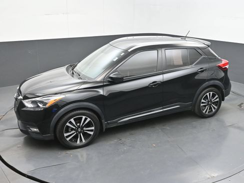 Used 2018 Nissan Kicks SR FWD image 34