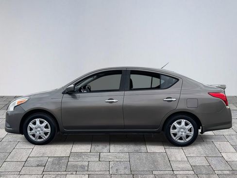 Used 2017 Nissan Versa SV image 4