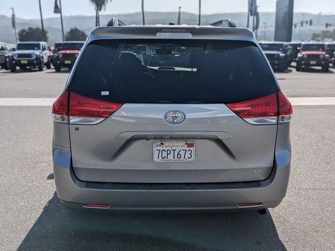 Used 2014 Toyota Sienna LE image 6