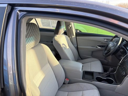 Used 2015 Toyota Camry LE image 45
