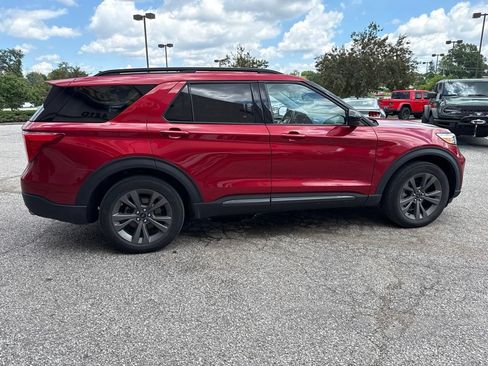 Used 2023 Ford Explorer XLT w/ Equipment Group 202A AWD/4WD image 11