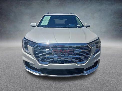 Used 2023 GMC Terrain Denali w/ Denali Premium Package AWD/4WD image 9