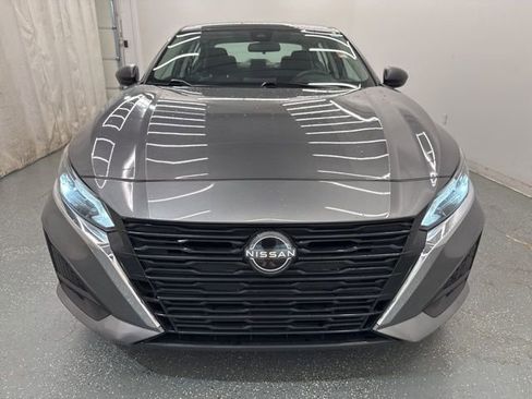 Used 2024 Nissan Altima 2.5 SV FWD image 4