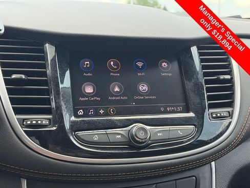Used 2022 Chevrolet Trax LT w/ Midnight Edition AWD/4WD image 19