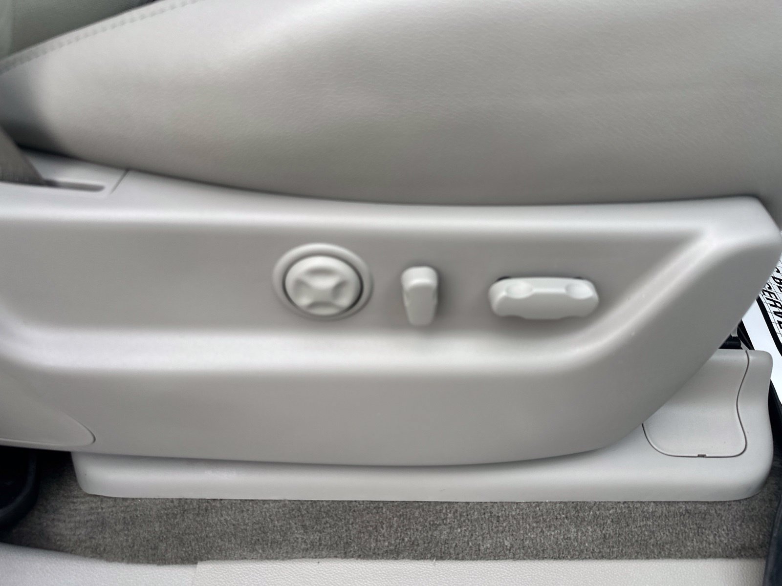 Used 2013 Chevrolet Avalanche LTZ AWD/4WD image 41