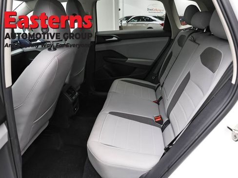 Used 2022 Volkswagen Taos SE image 20