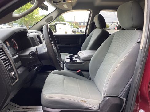 Used 2017 RAM 1500 Express RWD image 16