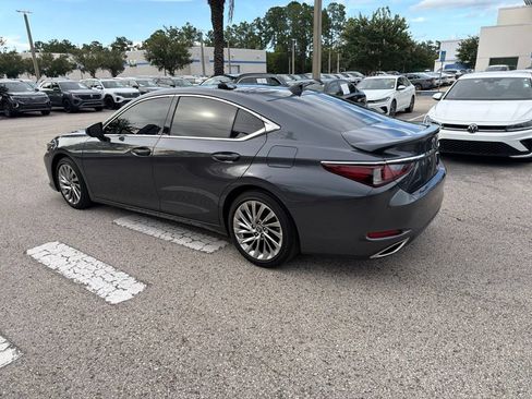 Used 2022 Lexus ES 350 Ultra Luxury w/ Accessory Package 2 FWD image 9