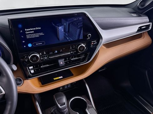 Used 2024 Toyota Highlander Platinum image 20