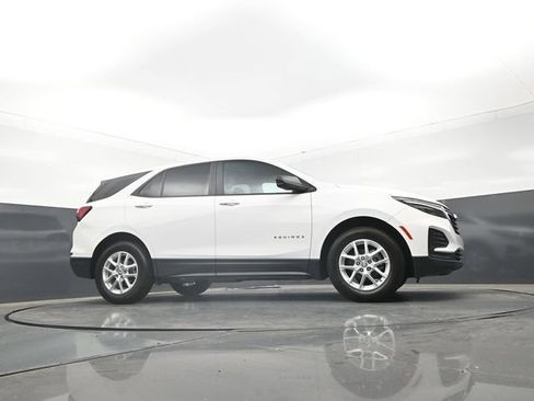 Used 2023 Chevrolet Equinox LS w/ LS Convenience Package FWD image 28