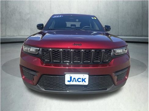 Used 2023 Jeep Grand Cherokee Altitude AWD/4WD image 11