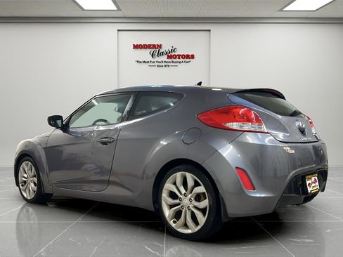 Used 2013 Hyundai Veloster w/ Style Pkg image 3