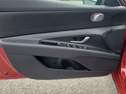 New 2025 Hyundai Elantra SE image 17