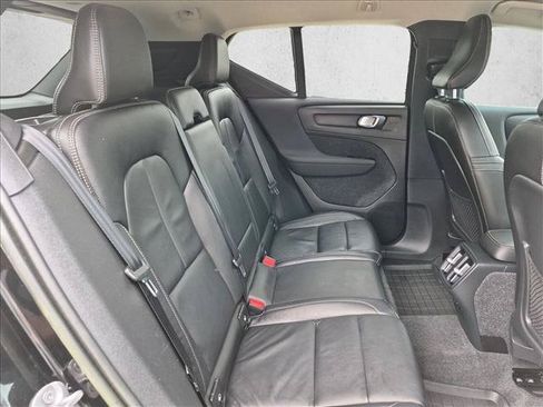 Used 2022 Volvo XC40 T5 Momentum AWD/4WD image 19