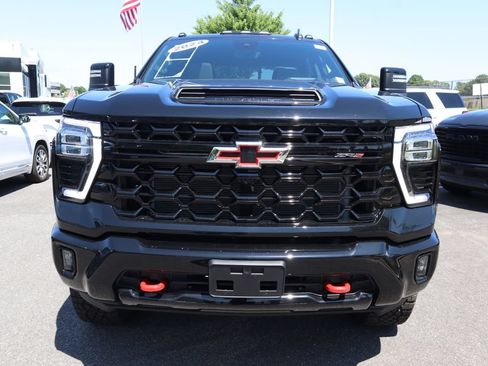 Used 2024 Chevrolet Silverado 2500 ZR2 w/ Technology Package AWD/4WD image 4