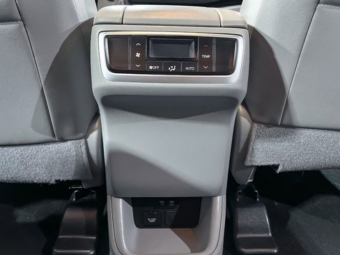 Used 2019 Toyota Highlander XLE image 32