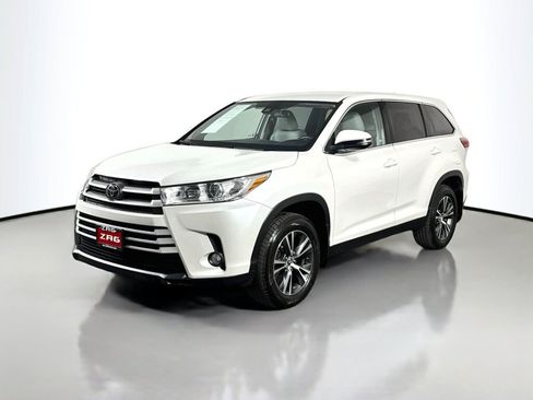 Used 2019 Toyota Highlander Plus AWD/4WD image 1