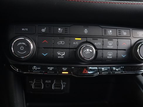 Used 2024 Dodge Durango GT RWD image 6