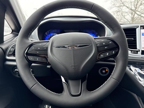 New 2026 Chrysler Pacifica Limited image 32