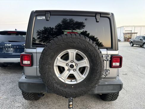 Used 2018 Jeep Wrangler Unlimited Sport S AWD/4WD image 7