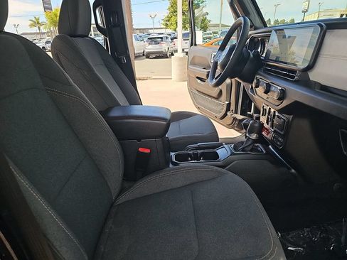 Used 2025 Jeep Wrangler Unlimited Sport AWD/4WD image 10