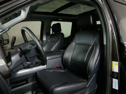 Used 2025 Ford F250 Lariat w/ Chrome Package image 9