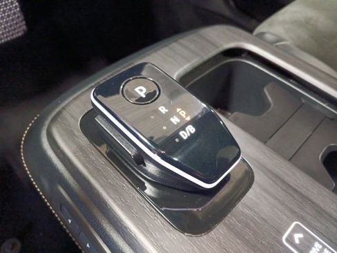 Used 2024 Nissan Ariya AWD image 17