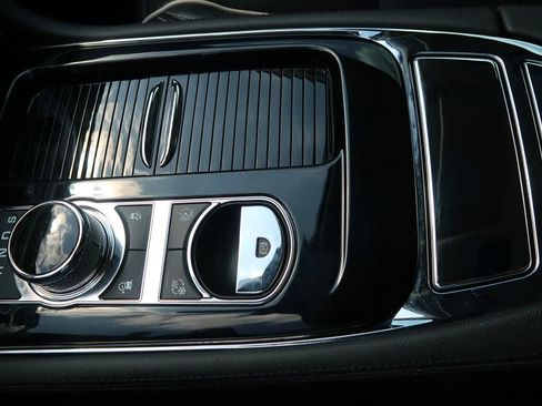 Used 2016 Jaguar XJ R-Sport image 30