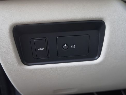 Used 2024 Jaguar XF R-Dynamic SE image 13