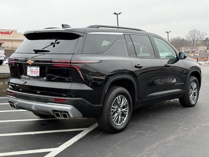 Used 2025 Chevrolet Traverse LT