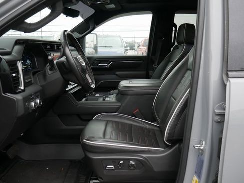 Used 2024 GMC Sierra 2500 AT4X image 2