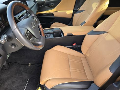 Used 2022 Lexus ES 300h Ultra Luxury image 41