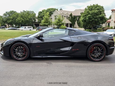 Used 2023 Chevrolet Corvette Z06 RWD image 3