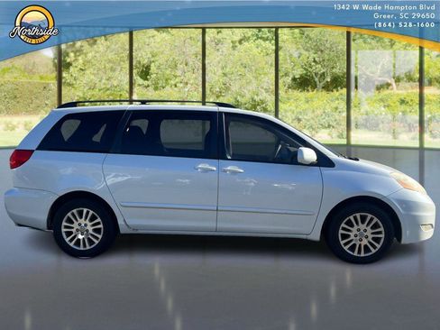 Used 2010 Toyota Sienna XLE image 9