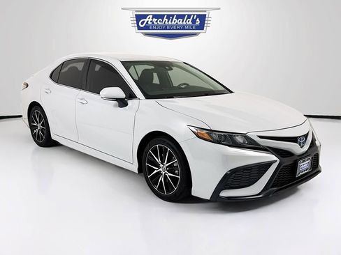 Used 2023 Toyota Camry SE image 1