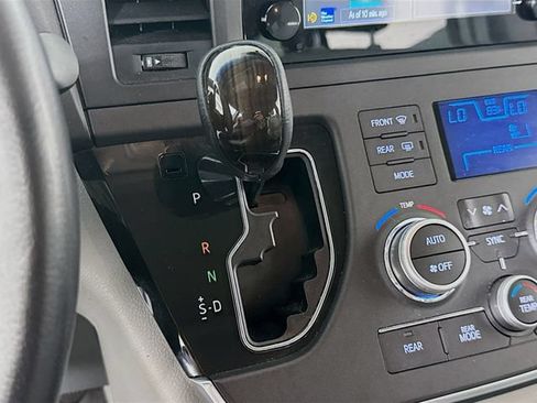 Used 2016 Toyota Sienna XLE FWD image 19