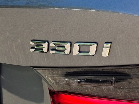 Used 2025 BMW 330i xDrive Sedan w/ M Sport Package AWD/4WD image 15