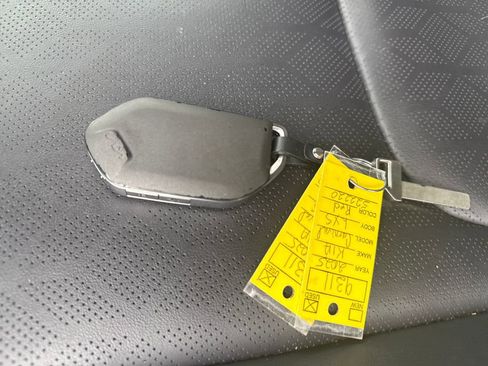 Used 2025 Kia Carnival image 31