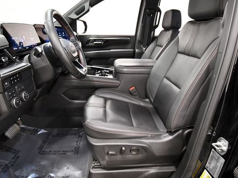 Used 2025 Chevrolet Suburban RST AWD/4WD image 14