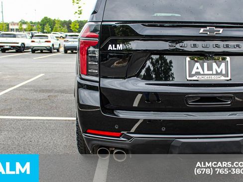 Used 2025 Chevrolet Suburban Z71 AWD/4WD image 12