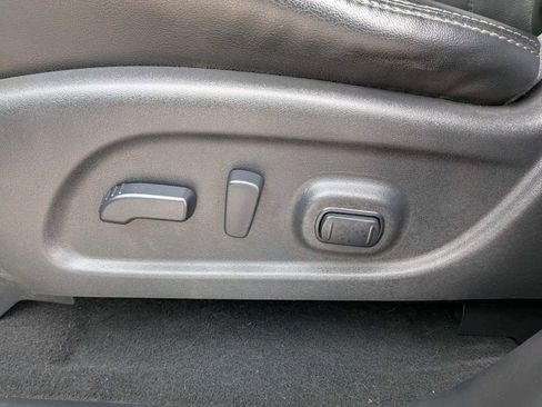 Used 2015 Nissan Pathfinder SL w/ SL Tech Package image 16