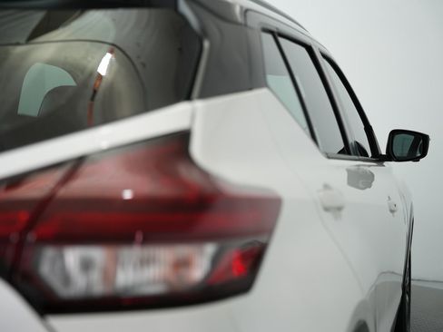 Used 2023 Nissan Kicks SR image 58