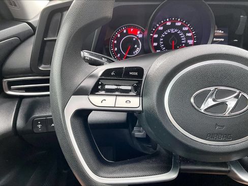 Used 2022 Hyundai Elantra SEL w/ Preferred Accessory Package FWD image 11